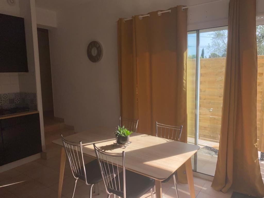 Appartement Velleron-4 Personnes Экстерьер фото